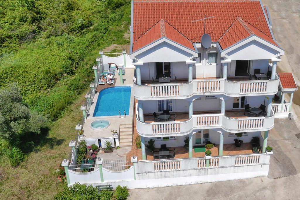 Apartments Villa Happy Mrcevac Eksteriør billede