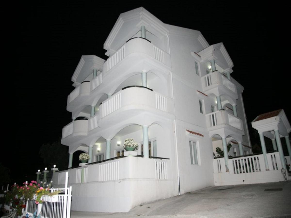 Apartments Villa Happy Mrcevac Eksteriør billede